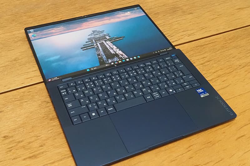 ディスプレイを180度開く