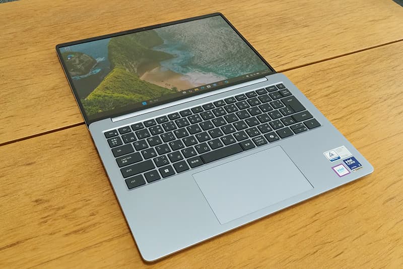 ディスプレイを180度開く