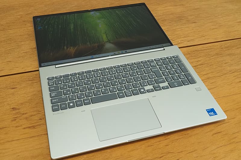 ディスプレイを180度開く